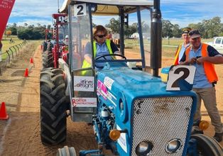 Tractor Trek 314 x 220